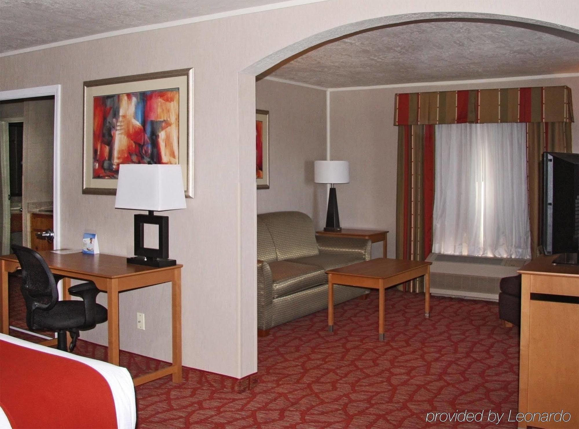 Express By Ihg Hotel 2*